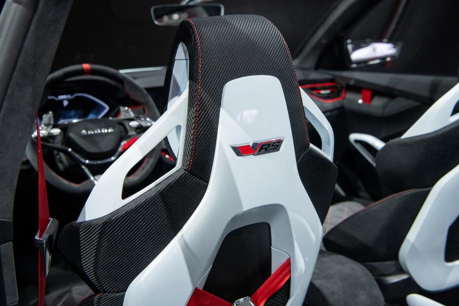 Интерьер Skoda Vision RS 2018 года  (фото 9 из 37)